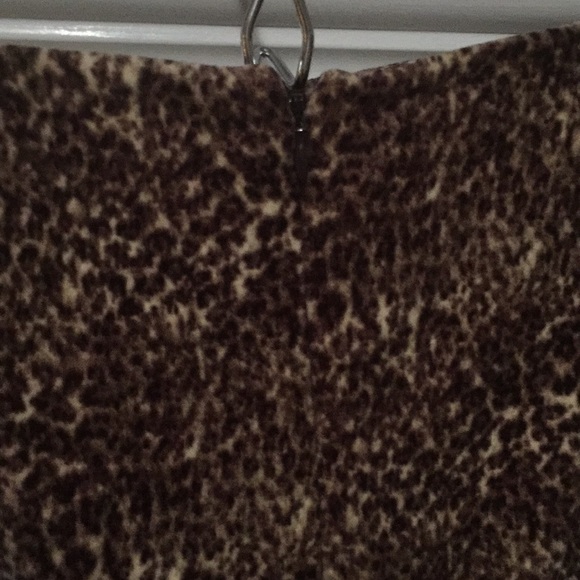 Talbots leopard print skirt - Picture 2 of 4
